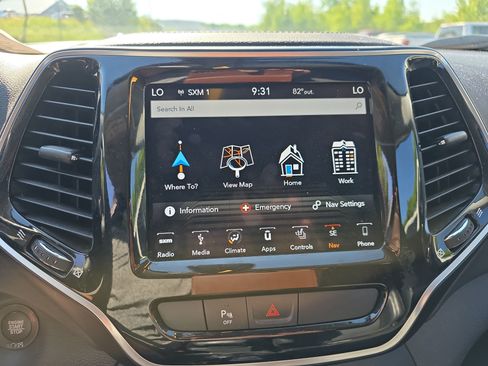 Used 2019 Jeep Cherokee Limited AWD/4WD image 26