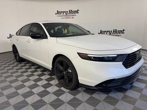 Used 2023 Honda Accord Sport image 6