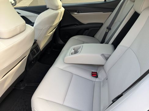 Used 2025 Toyota Camry XLE w/ Premium Plus Package AWD/4WD image 17