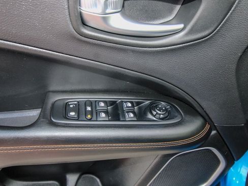 Used 2018 Jeep Compass Limited w/ Navigation Group AWD/4WD image 12