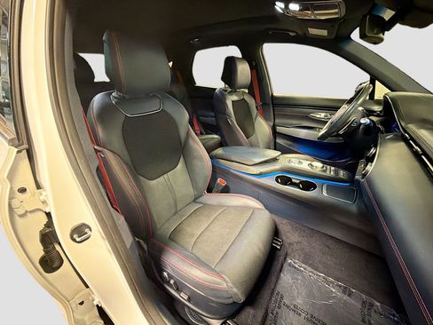 Used 2023 Genesis GV70 2.5T w/ Sport Prestige Package image 33