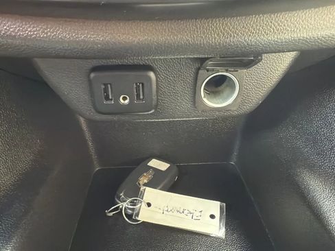 Used 2022 Chevrolet Traverse LS image 19