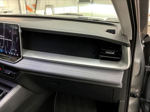 New 2026 Volkswagen Tiguan SE image 28