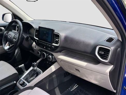 Used 2025 Hyundai Venue SEL FWD image 28