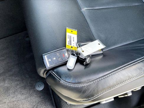 Used 2022 Jeep Grand Cherokee Overland w/ Advanced Protech Group III image 31