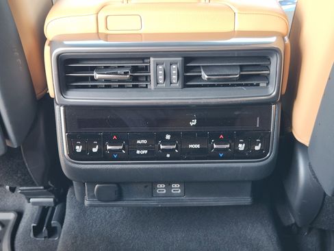 Used 2025 Lexus LX 600 4WD w/ Luxury Package image 38