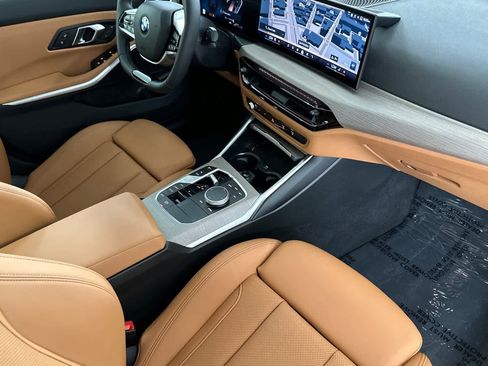 Used 2025 BMW 330i Sedan w/ Premium Package image 15