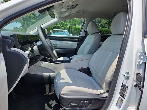 Used 2025 Hyundai Tucson SEL FWD image 12