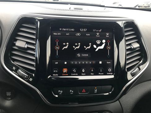 Used 2019 Jeep Cherokee Limited w/ Technology Group image 26