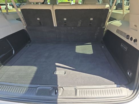 Used 2024 Jeep Wagoneer L Series II w/ Flexible Seating Group RWD image 14