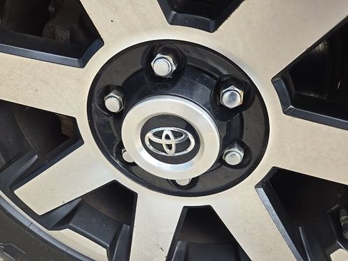 Used 2020 Toyota 4Runner TRD Off-Road Premium w/ Moonroof Package AWD/4WD image 28