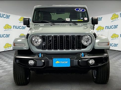 Used 2024 Jeep Wrangler Unlimited w/ Convenience Group AWD/4WD image 2