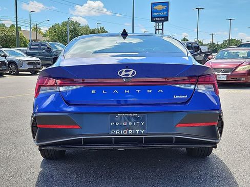 Used 2025 Hyundai Elantra Limited FWD image 5