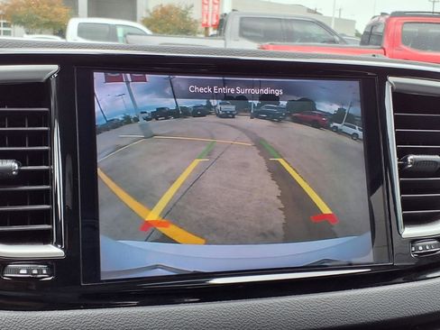 Used 2024 Chrysler Pacifica Touring-L FWD image 15