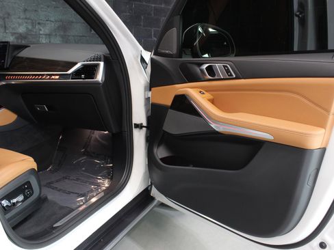 Used 2024 BMW X5 sDrive40i w/ Premium Package image 29