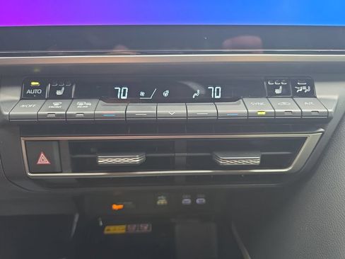 Used 2025 Toyota Camry XSE FWD image 30