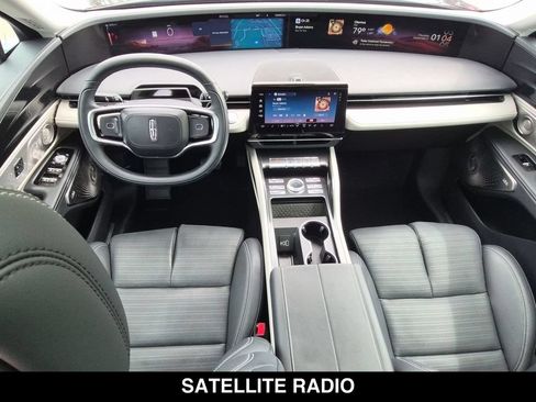 Used 2025 Lincoln Nautilus Reserve AWD/4WD image 25