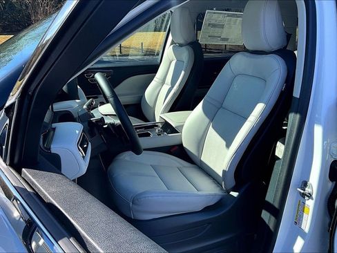 New 2026 Lincoln Aviator 2WD image 9