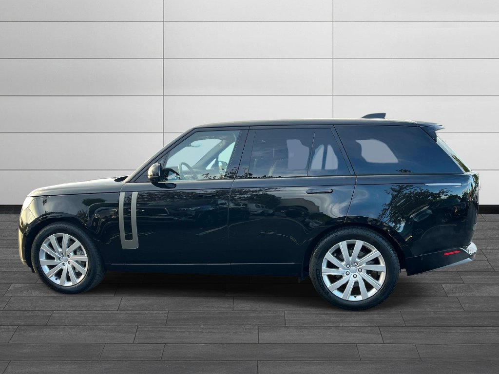 Used 2023 Land Rover Range Rover SE AWD/4WD image 2
