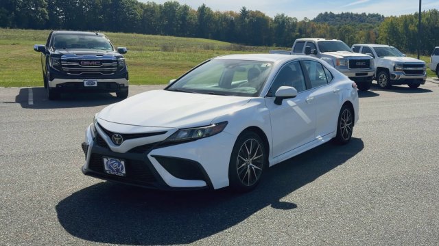 Used 2024 Toyota Camry SE w/ Cold Weather Package AWD/4WD image 4