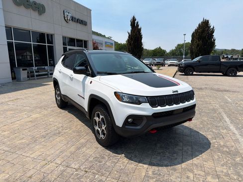 Used 2022 Jeep Compass Trailhawk w/ Sun and Sound Group AWD/4WD image 2