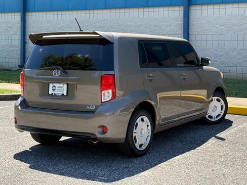 Used 2013 Scion xB FWD image 7
