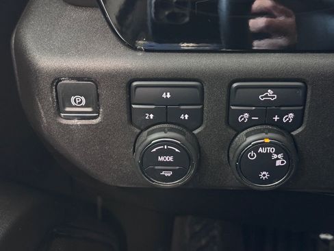 Certified 2024 Chevrolet Silverado 2500 LT image 19