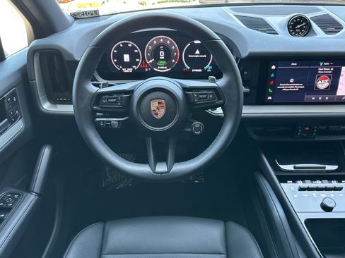 Used 2026 Porsche Cayenne E-Hybrid AWD/4WD image 14