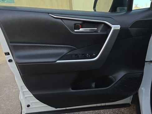 Used 2020 Toyota RAV4 XLE image 21