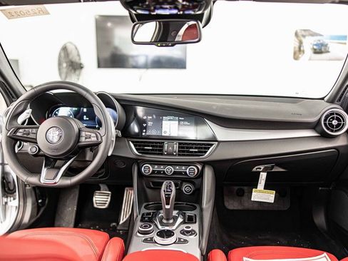 New 2025 Alfa Romeo Giulia AWD w/ Driving Assist Package image 36