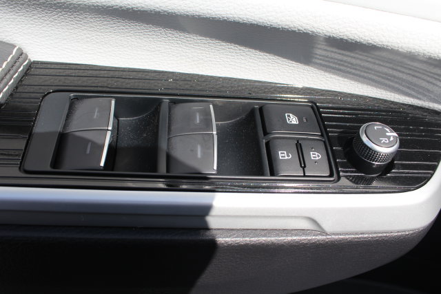 Certified 2026 Toyota Sienna XSE FWD image 46