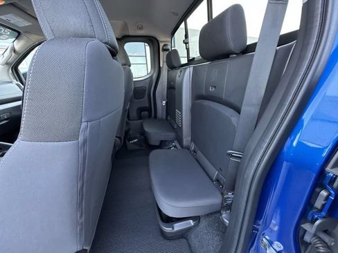 Used 2024 Nissan Frontier SV w/ SV Convenience Package RWD image 12