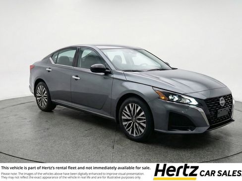 Used 2025 Nissan Altima 2.5 SV image 1