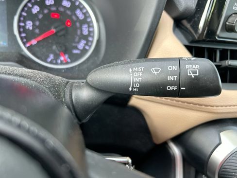 Used 2021 Toyota RAV4 LE FWD image 17