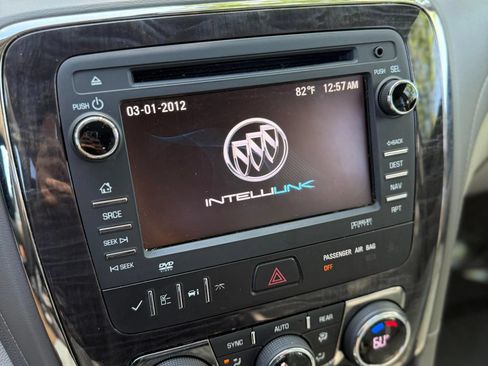 Used 2015 Buick Enclave Leather FWD image 16
