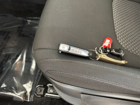 Used 2025 Kia Sportage LX image 18