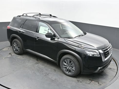 New 2025 Nissan Pathfinder SV w/ SV Premium Package image 32