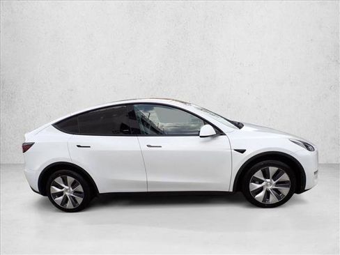Used 2021 Tesla Model Y Long Range image 5