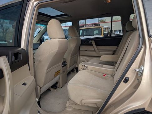 Used 2010 Toyota Highlander 4WD image 16