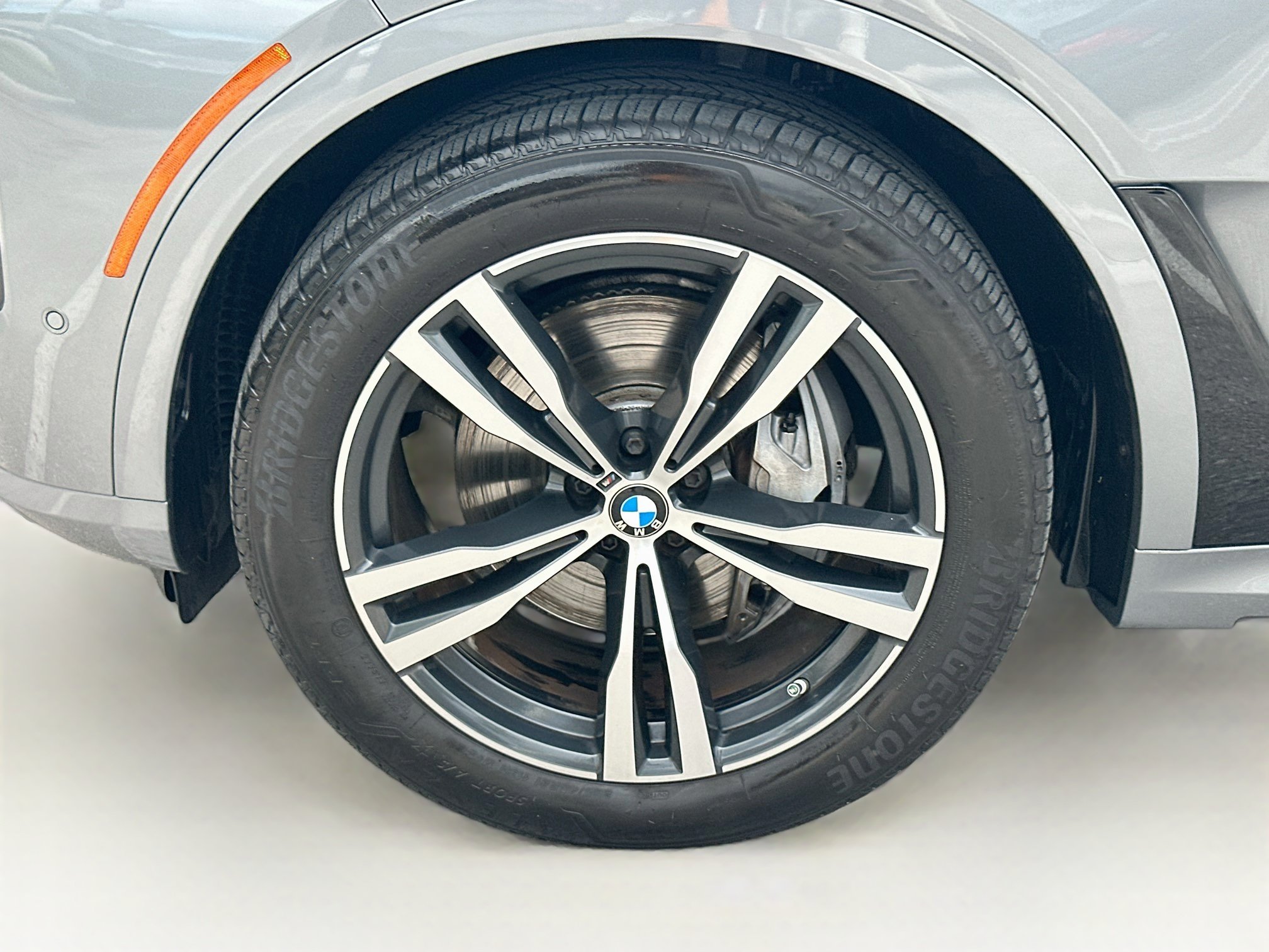 Used 2024 BMW X7 xDrive40i w/ M Sport Package AWD/4WD image 31