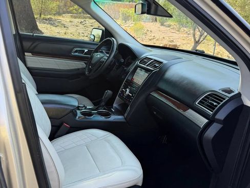 Used 2017 Ford Explorer Platinum AWD/4WD image 11