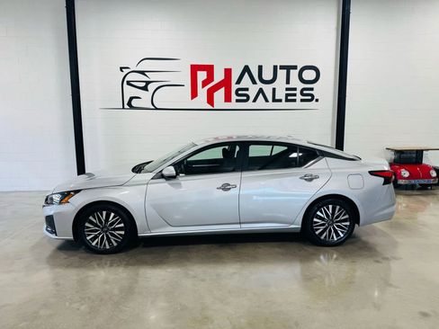 Used 2023 Nissan Altima 2.5 SV image 1
