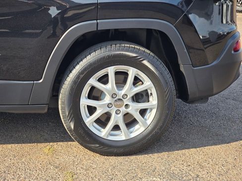 Used 2015 Jeep Cherokee Latitude w/ Comfort/Convenience Group image 30