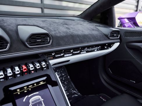 Used 2024 Lamborghini Huracan EVO image 68