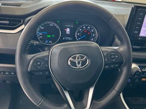 Used 2022 Toyota RAV4 XLE Premium AWD/4WD image 7