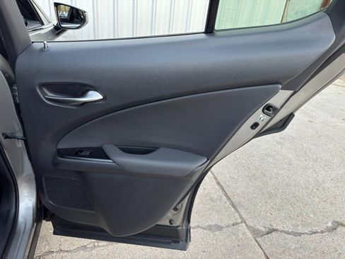 Used 2022 Lexus UX 200 image 43