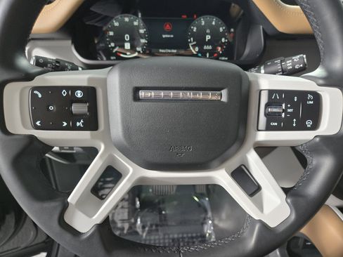 Used 2025 Land Rover Defender 110 S image 25