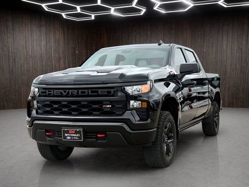 Used 2024 Chevrolet Silverado 1500 Custom Trail Boss AWD/4WD image 3
