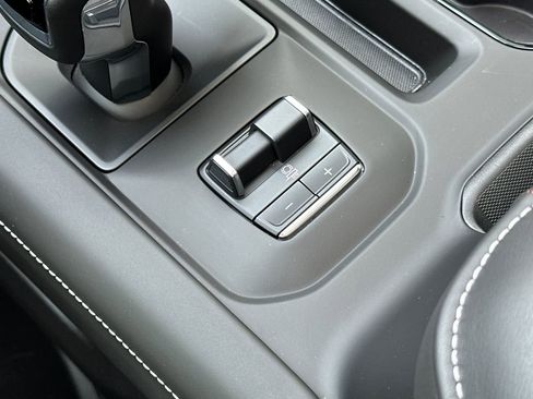 Used 2025 GMC Sierra 1500 AT4X image 25