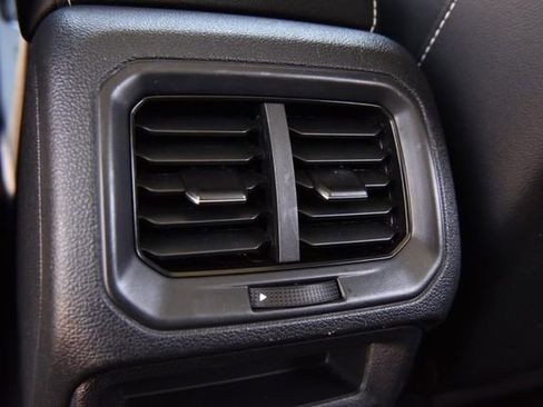 Used 2023 Volkswagen Taos SE w/ Panoramic Sunroof Package image 24